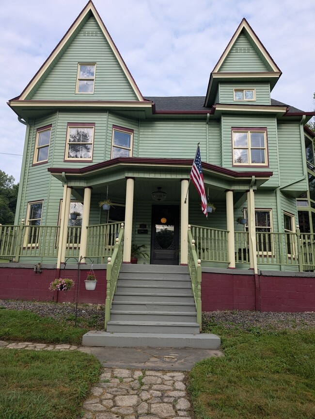 Building Photo - 24 Shady Ave Unit 3rd floor Victorian Rental