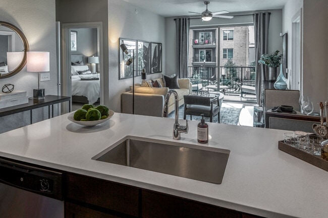 2BD, 2BA - 1055SF - Kitchen