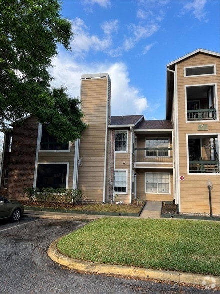 Building Photo - 4200 Thornbriar Ln Unit 208 Rental