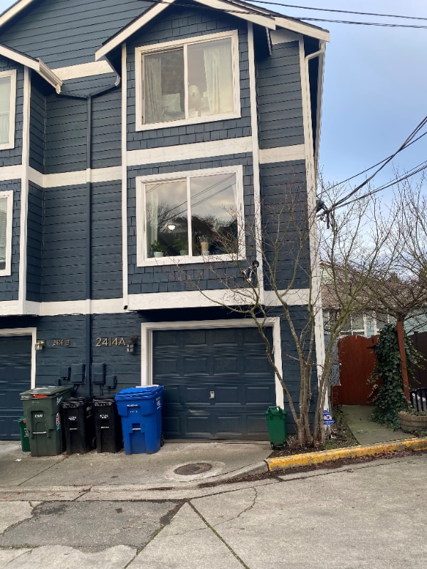 2414 SW Holden St