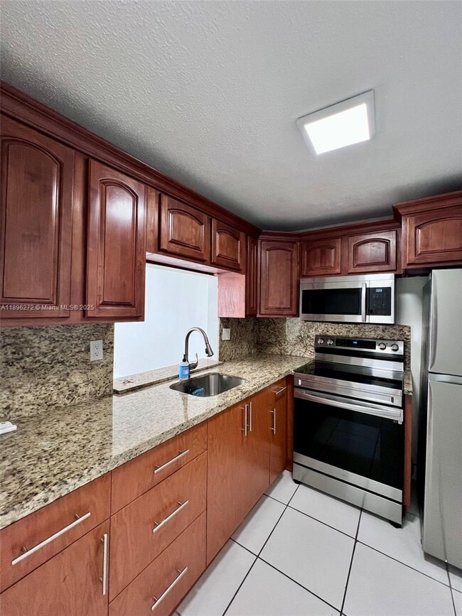 Building Photo - 2935 NE 163rd St Unit 6B