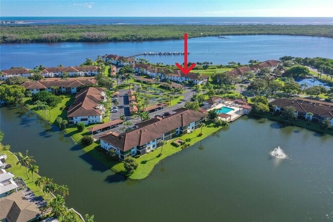 Building Photo - 6102 SE Landing Way Unit 13