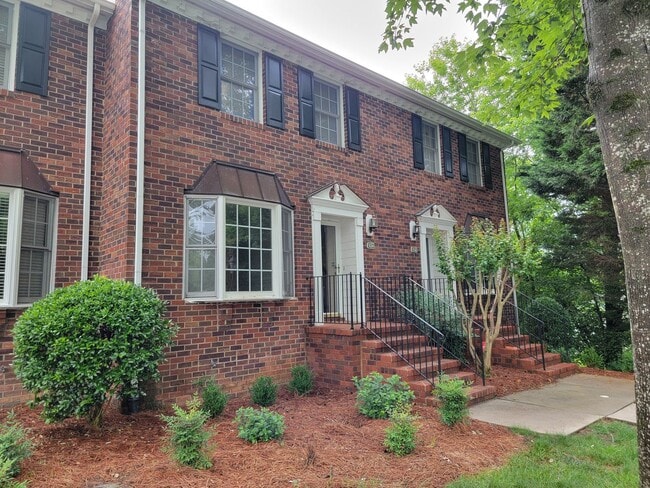 2 Bedroom 3.5 Bathroom Town home located i... - 2 Bedroom 3.5 Bathroom Town home located i...