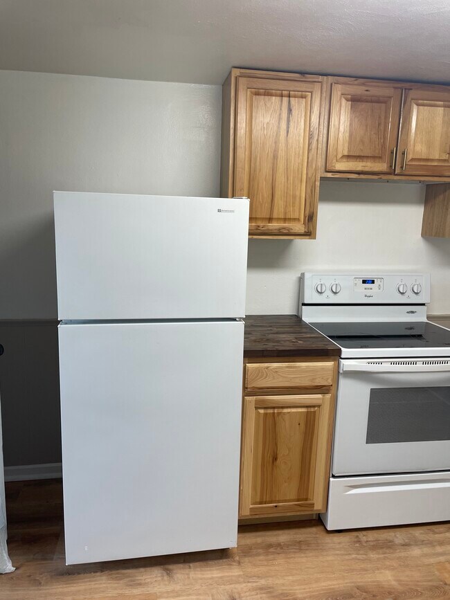 Kitchen - 222 N Main St Unit 2