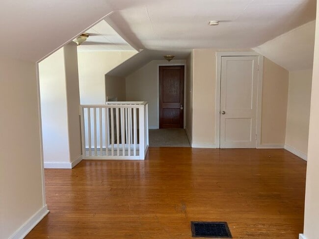 Photo - 214 N Bowen St