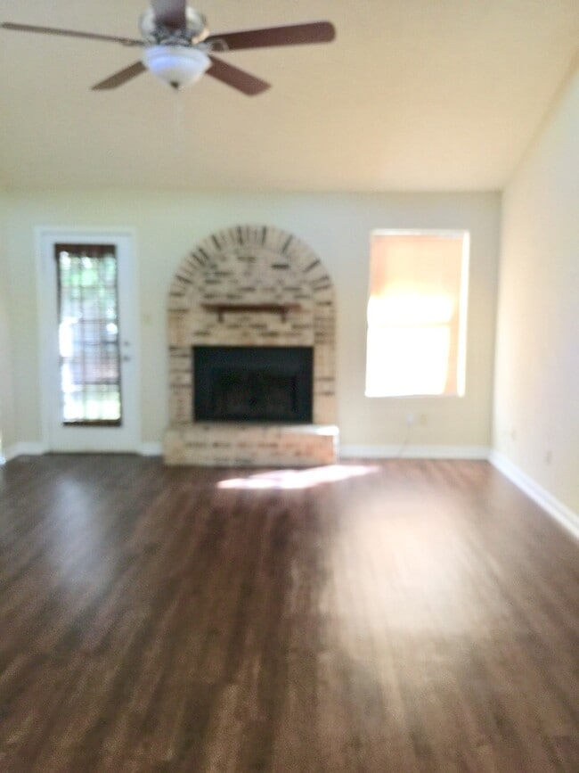 Photo - 2/1 Conveniently located off Miccosukee Road inside Capital Circle