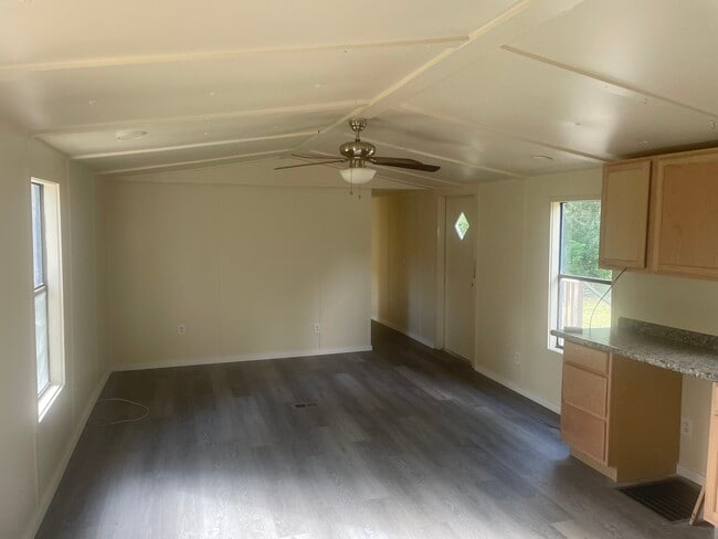 Photo - 11232 Old Woodville Rd
