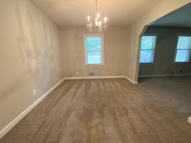 Photo - Move-In Ready Ranch in the Heart of Elgin!