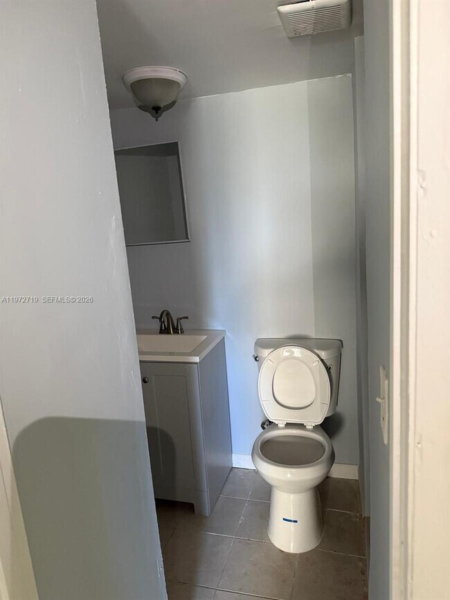 Photo - 437 NE 30th St Unit 4