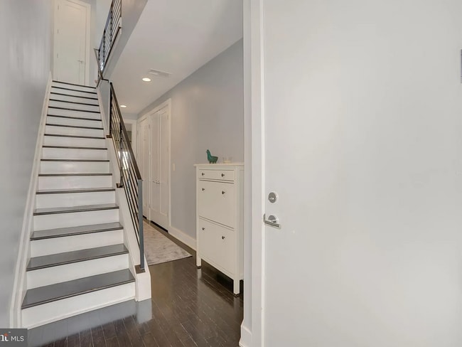 Photo - 1030 Perry St NE