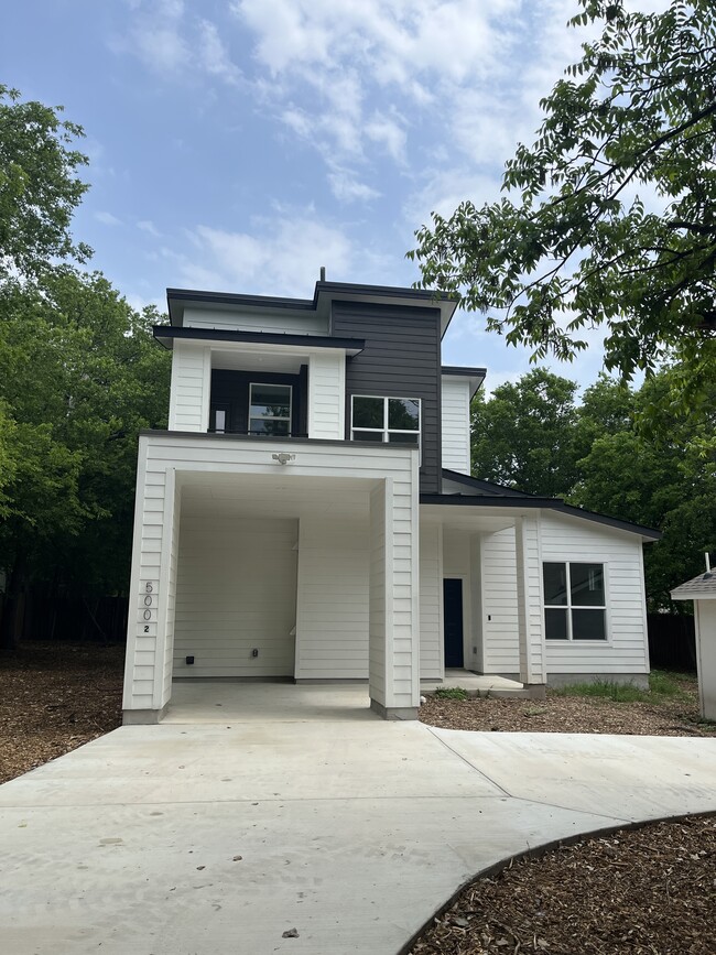Welcome Home! - 500 Capitol Dr House