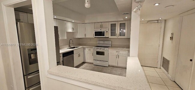 Building Photo - 18031 Biscayne Blvd Unit 303