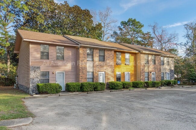 Photo - 611 Center St