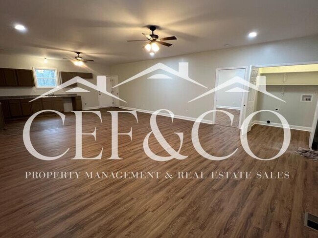 Photo - Spacious 3 Bed / 2 Bath Home – District 7, Spartanburg