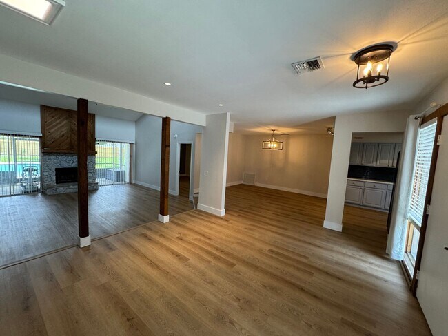 Photo - Tropical Elegance in East Orlando: A Priva...
