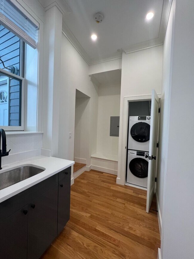 Photo - Gorgeous unit in Beacon hill