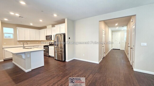 Photo - 3 bed 2.5 bath Home | Folsom Ranch - Gated Community | Walk to Dining & Coffee
