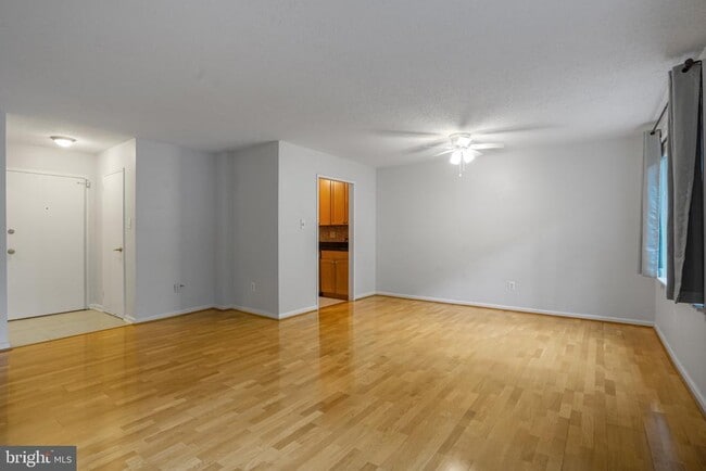 Building Photo - 1730 Arlington Blvd Unit 205 Rental