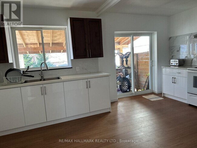 Photo - 124 Sandown Ave