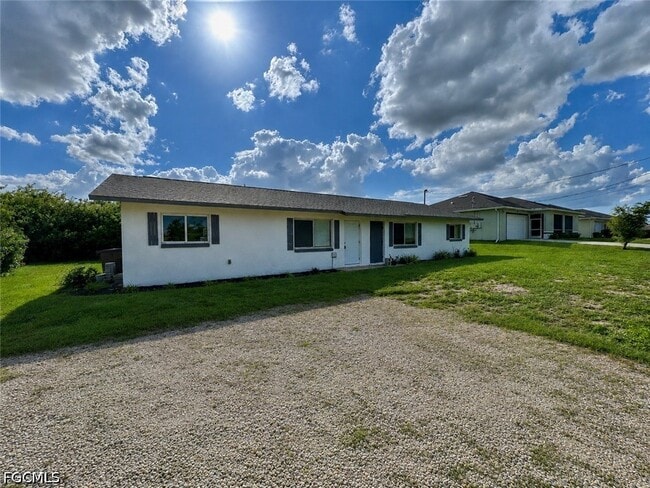 Building Photo - 142 Harry Ave S