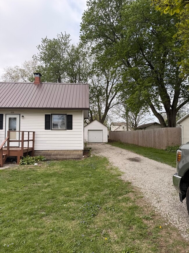 Photo - 608 SE Vine St