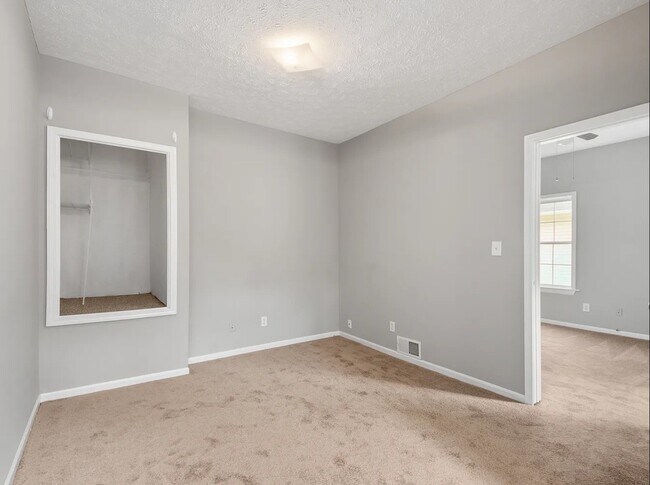 Photo - 2539 W 10th St