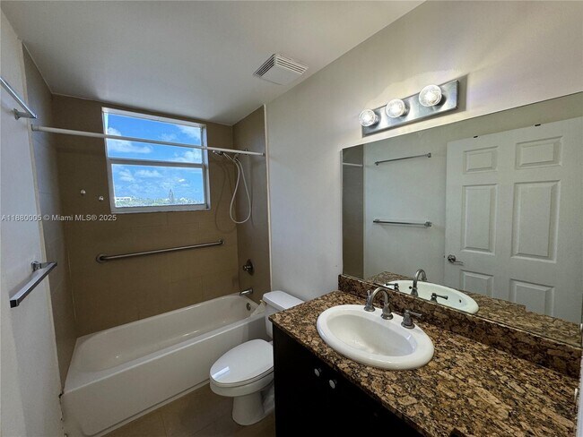 Photo - 529 NE 62nd St Unidad 401