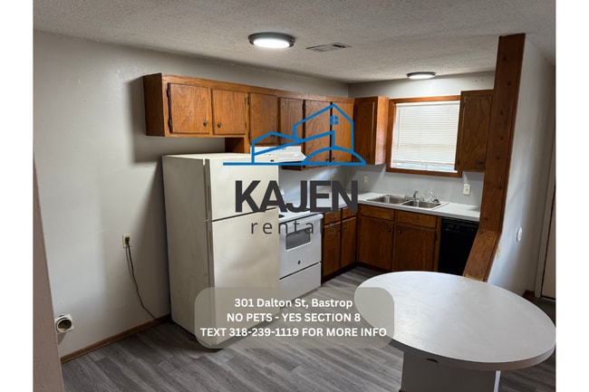 Photo - 301 Dalton St