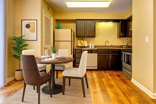 Photo - 400 Adamwood Dr Unit Jamestown - 2 Bedroom 2 Bath
