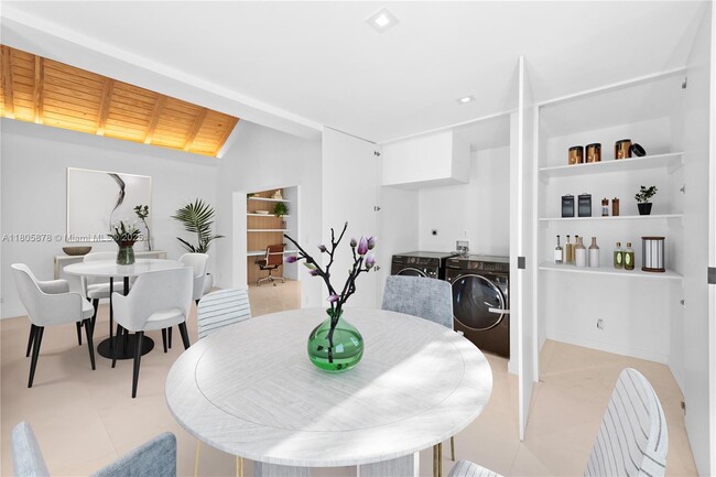 Photo - 120 NE 49th St