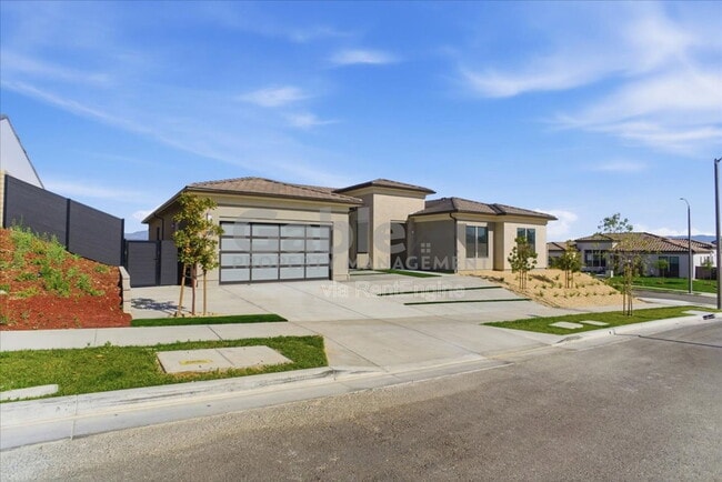 Building Photo - 30000 N Camino los Robles