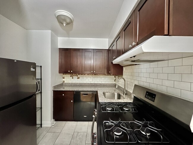 Photo - 3710 N Pine Grove Ave Unit 804