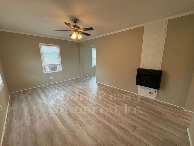 Photo - 372 Baker St