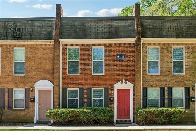 Building Photo - 135 N River Dr Unit G