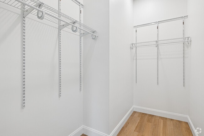 2BR, 1.5BA - 1,974SF - Walk-in Closet