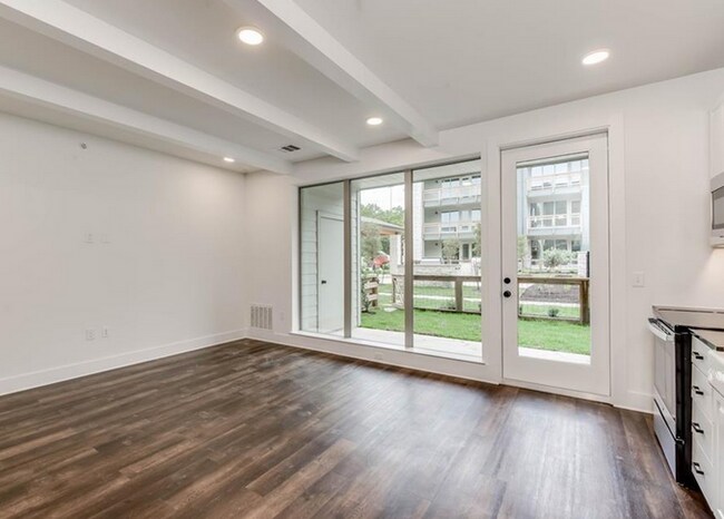 Building Photo - 4704 Sunset Trail Unit 4ID07.24