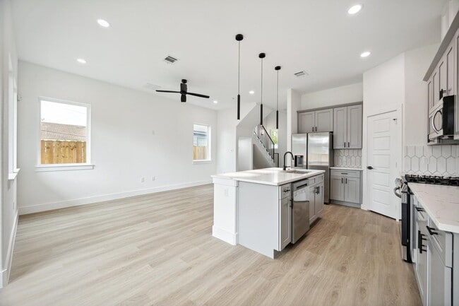 Photo - 3430 Mt Pleasant St