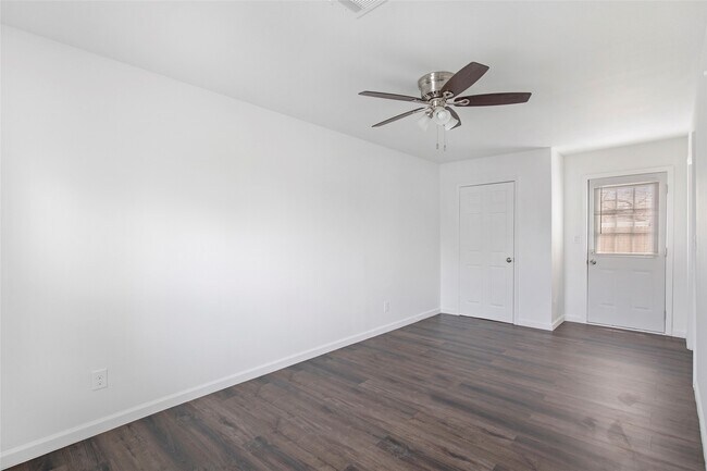 Building Photo - 6721 Madrid St