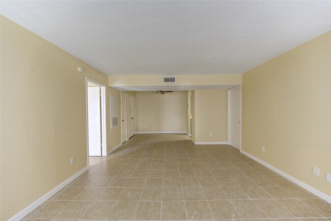 Photo - 6606 De Moss Dr Unit 1704