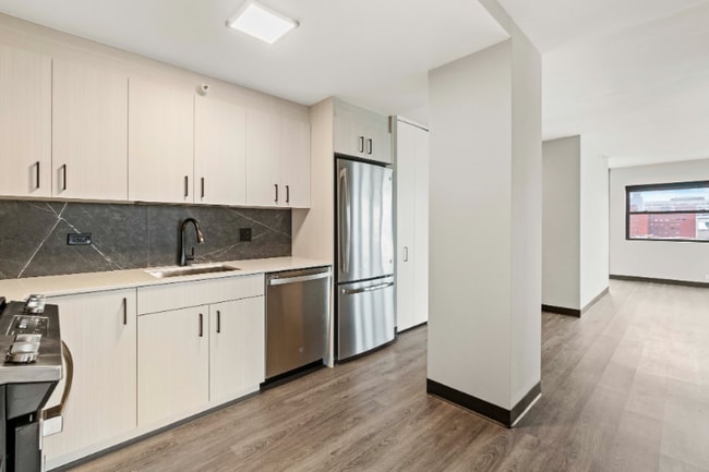 Photo - 1931 W Harrison St