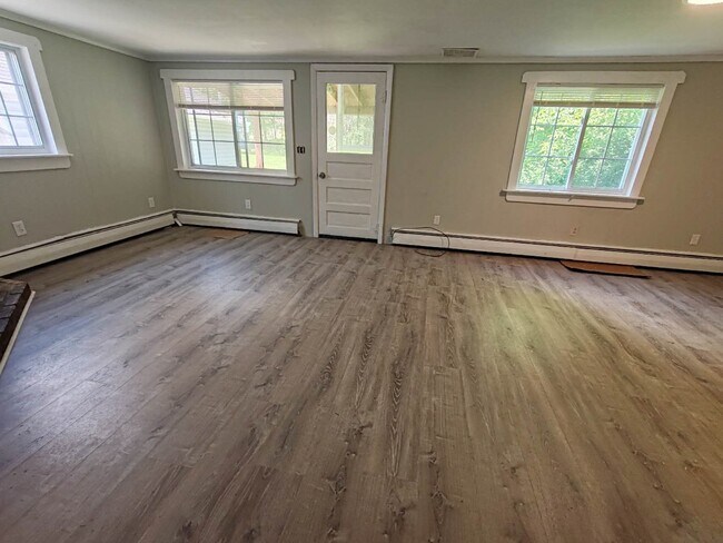 Photo - 1156 Main St