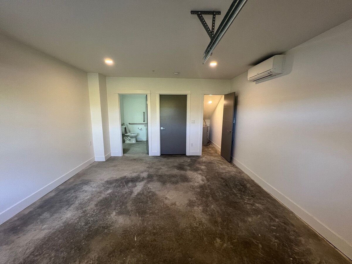 Brand New Luxury Construction with a River... - Brand New Luxury Construction with a River... Apartment Unit 3775 Klindt Dr.