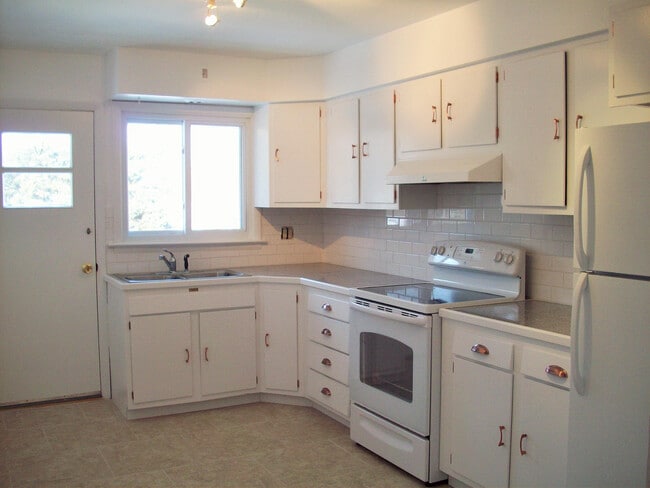 Building Photo - 5706 Russett Rd Unit UPLVL-4