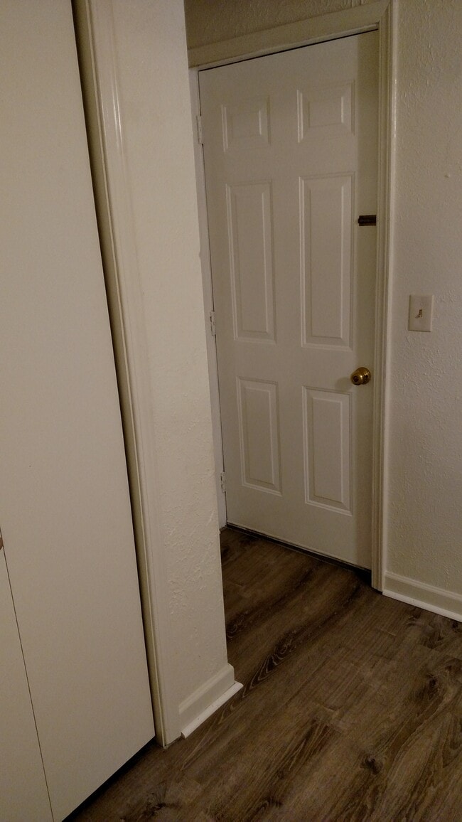 Photo - 121 College St