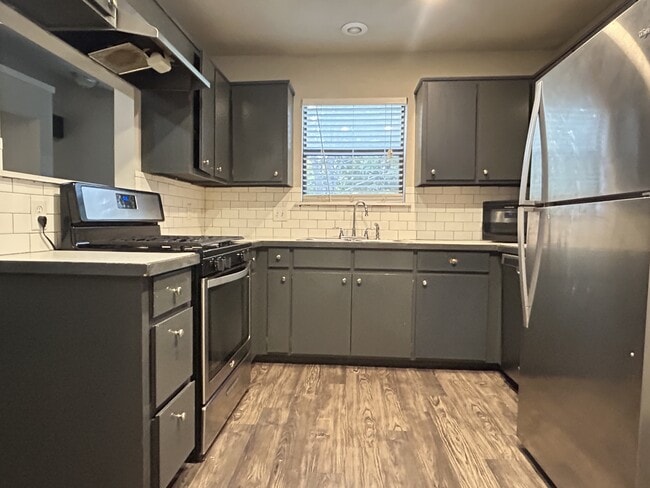 970 N Lewis Ave Unit 1