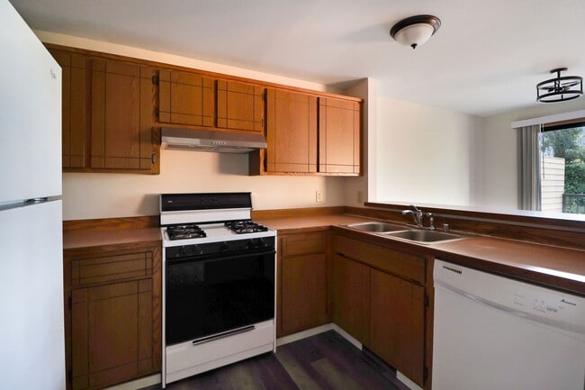Photo - 3 Bed 2.5 Bath - Townhome - Close to Downtown
