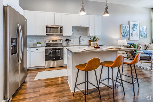 1 BR, 1 BA - 742SF