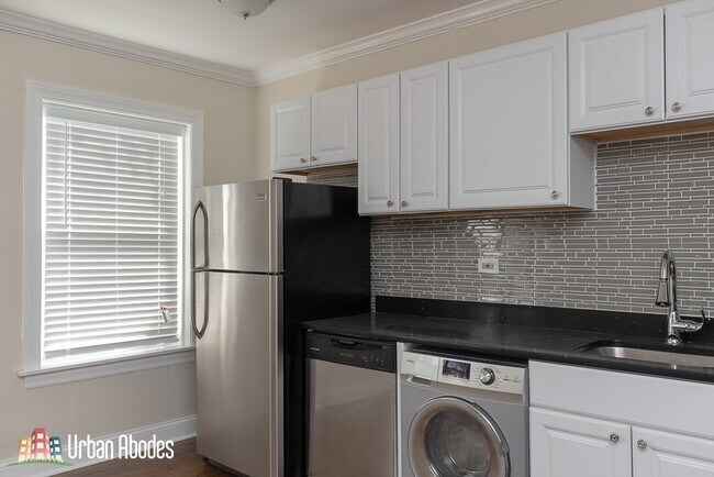 Photo - 2123 N Dayton St Unit M04B
