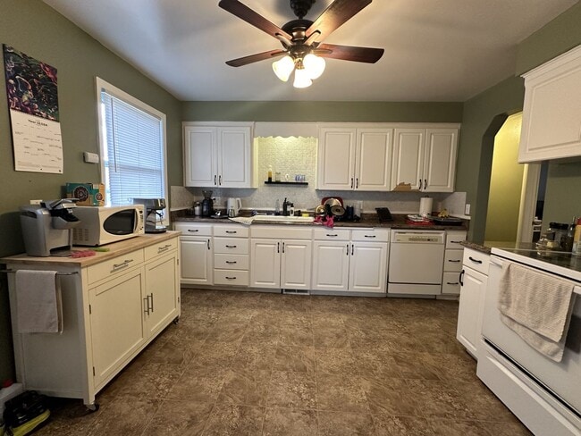 Photo - Fantastic 4 Bedroom 2 Bath Northside Home