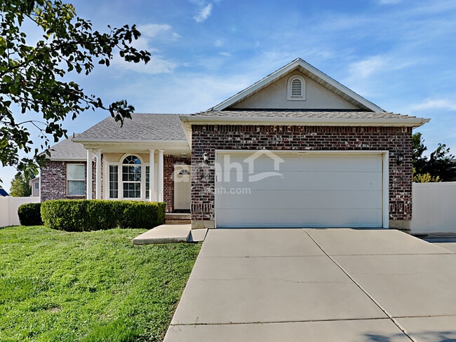 Building Photo - 169 E 2400 S